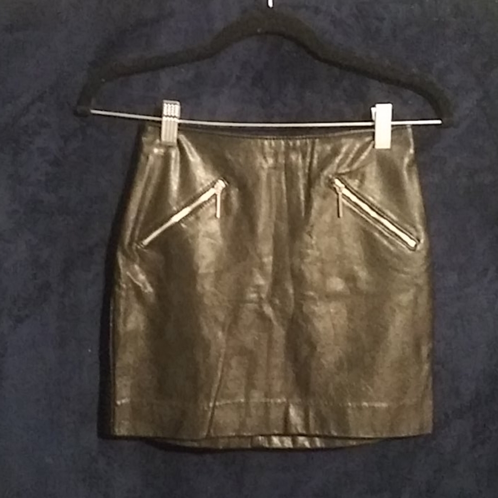 Leather mini skirt with zipper detail